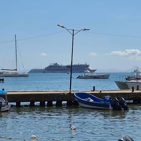 Indy'S Best Bay Frontview In Samana. Kültér fotó