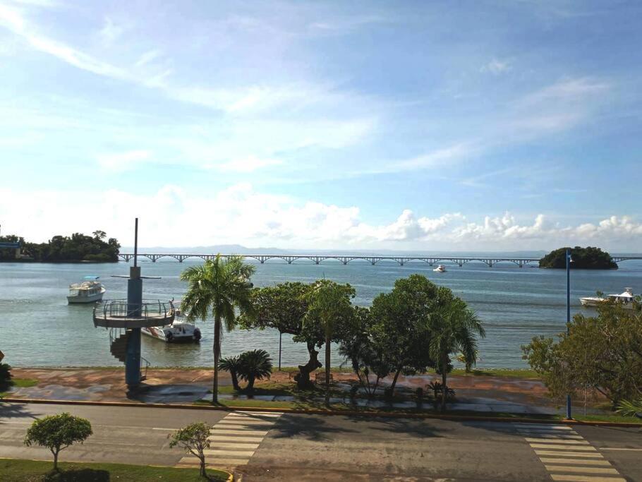 Indy'S Best Bay Frontview In Samana. Kültér fotó